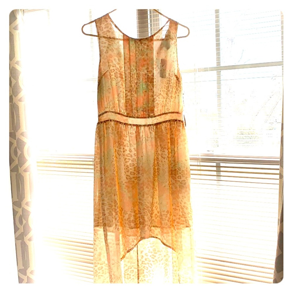 Beautiful dress.Tags still on it!Smoke free home.